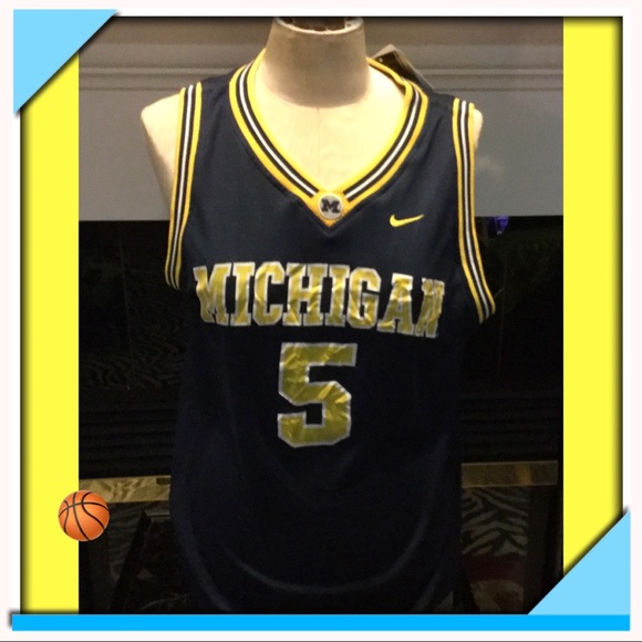 u of m basketball jersey